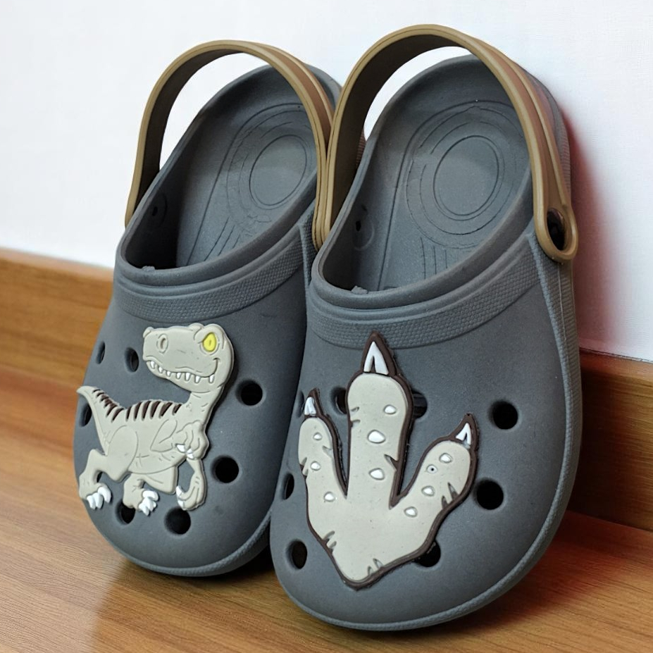 Babuche Infantil Masculino Dinossauro – Sandália Menino Preta ou Cinza