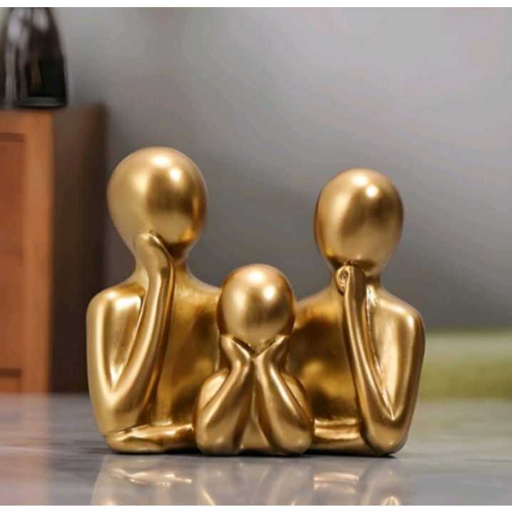 Estátuas família kit c/3 pai, mãe e filho (a) decoração luxo em Oferta na Shopee