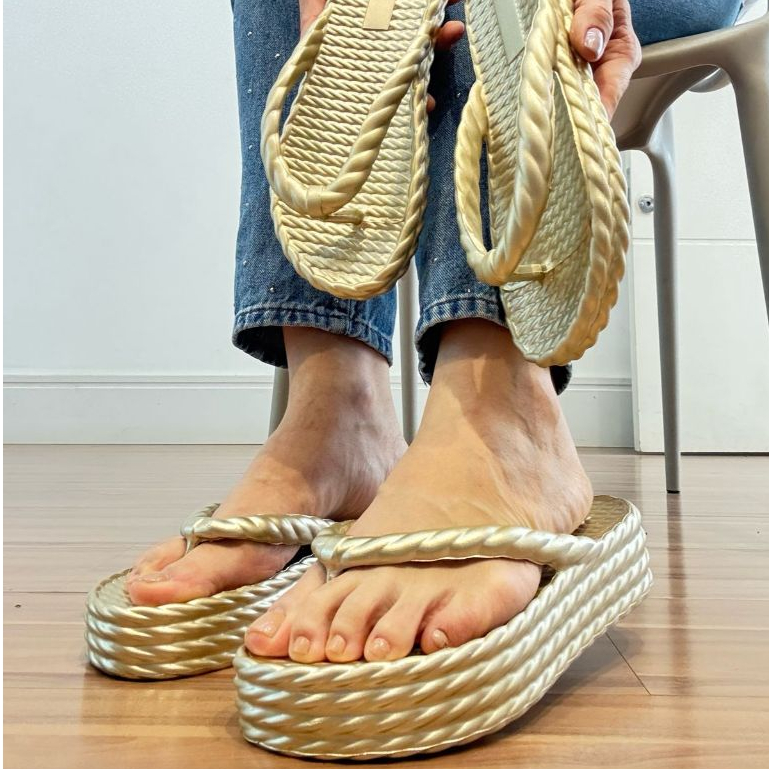 Chinelo Feminino Brisa 4 Tranças E.V.A Confortável Promoção Dourado