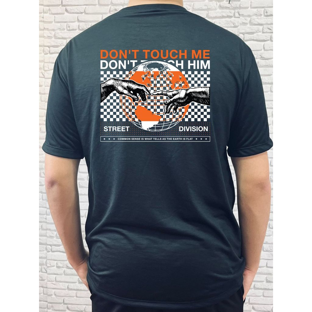 Camiseta camisa estampa Don`t touch me / Don`t touch him / Não me toque basica unissex manga curta