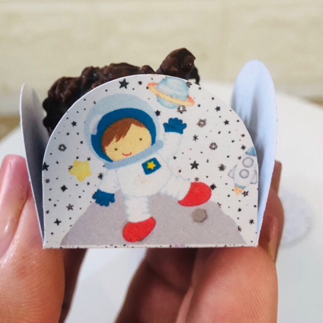 Forminha de Doces Personalizada Astronauta 4 Pétalas /Lembrancinha de Festa /Aniversário