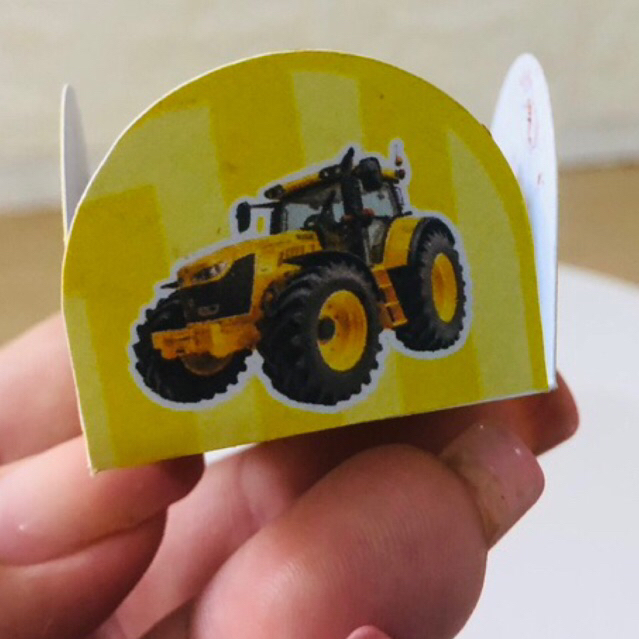 Forminha Personalizada para Doces Finos Brigadeiro 4 Pétalas Festa Trator Carros | Aniversário