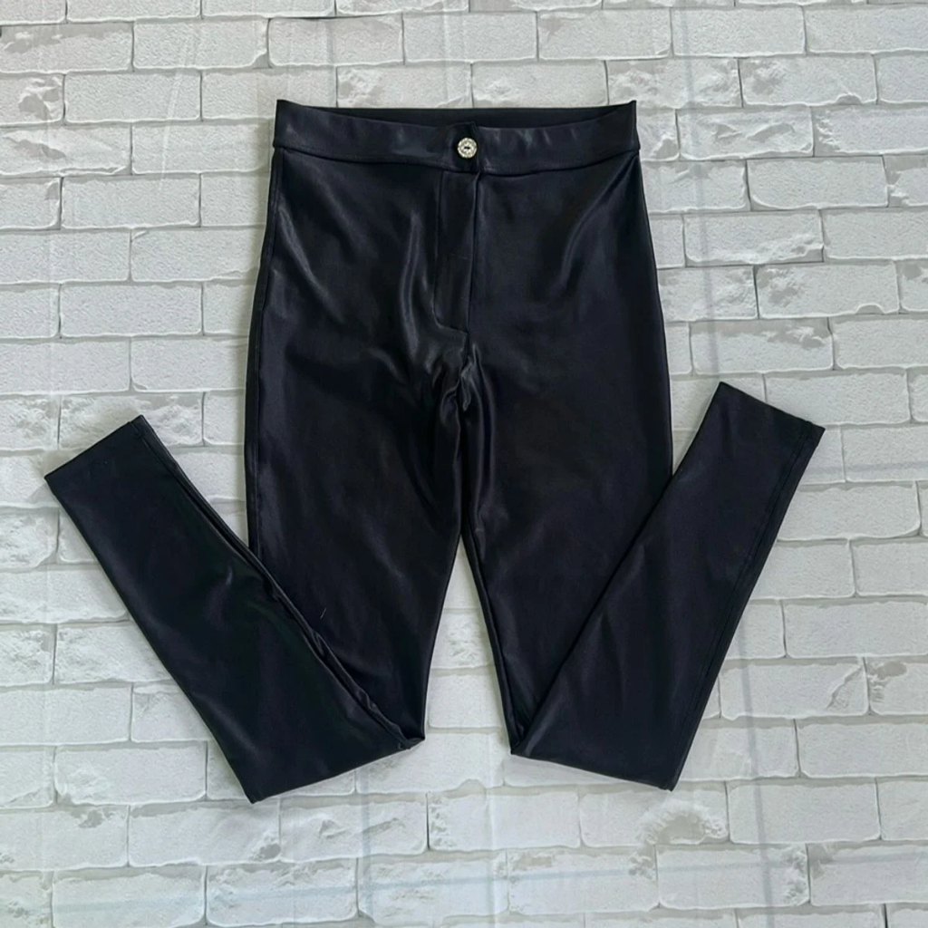 calça leguin preta P, calça disco botão simples P, calça modeladora P , calça hot pants montaria P (bazar)