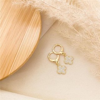 Brinco Argolinha Pingente Trevo Cravejado com Zircônias Folheado Moda Feminina Inspiração Blogueiras em Oferta na Shopee