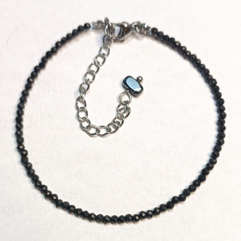 Pulseira fininha de Shungita natural 2mm facetada | Aço inoxidável