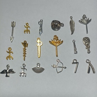 Pingentes vários modelos de kits com 10/20/30 unidades em metal em Oferta na Shopee