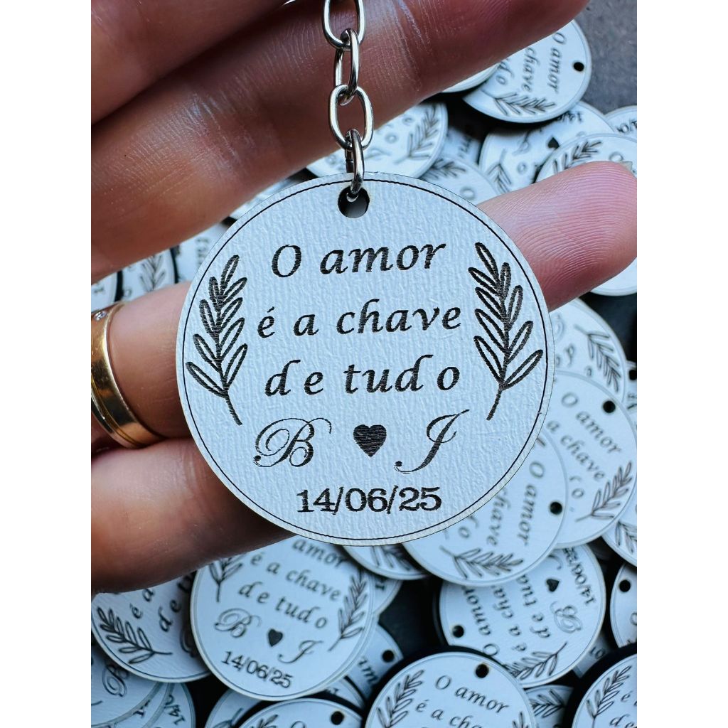 Chaveiro O amor é a chave de tudo PERSONALIZADO COM AS INICIAIS do casal lembrancinha casamento noivado chá
