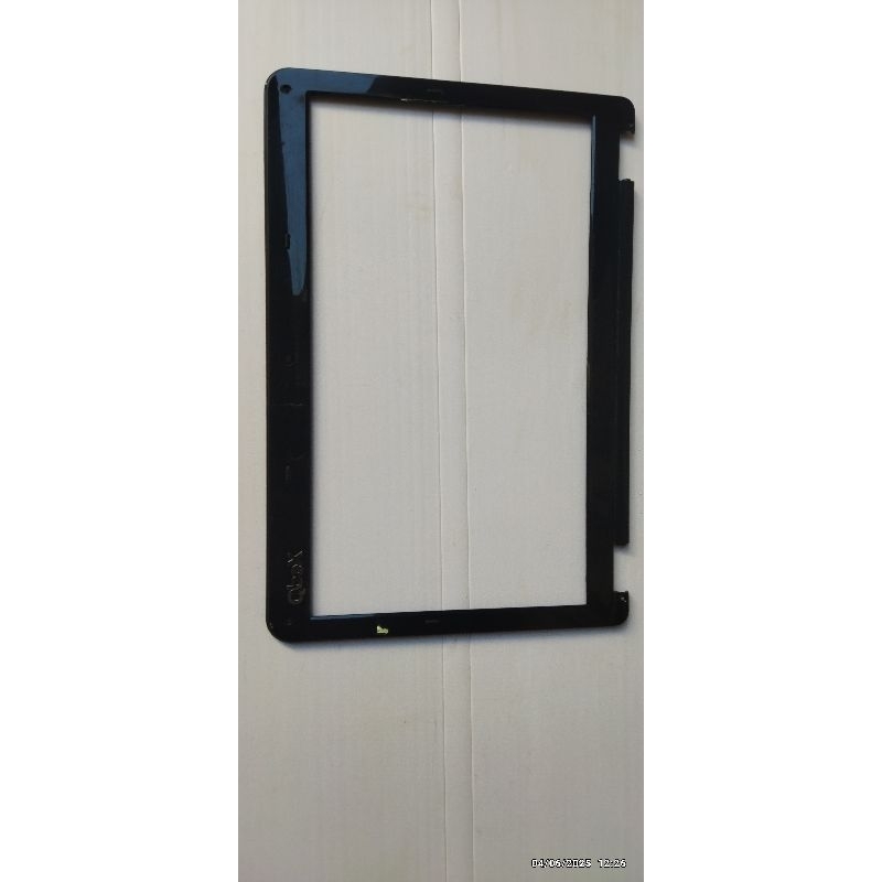 Moldura do display notebook Qbex P64123a