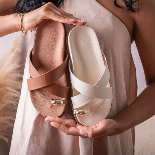 Birken papete Rasteira Feminina Conforto Tiras Cruzadas com Detalhe Dourado confortavel minimalista