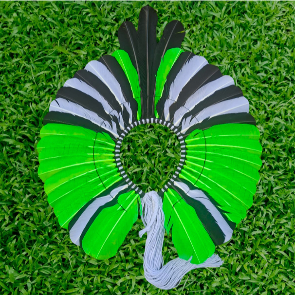 Penacho, cocar indígena verde e branco 50cm 17cm