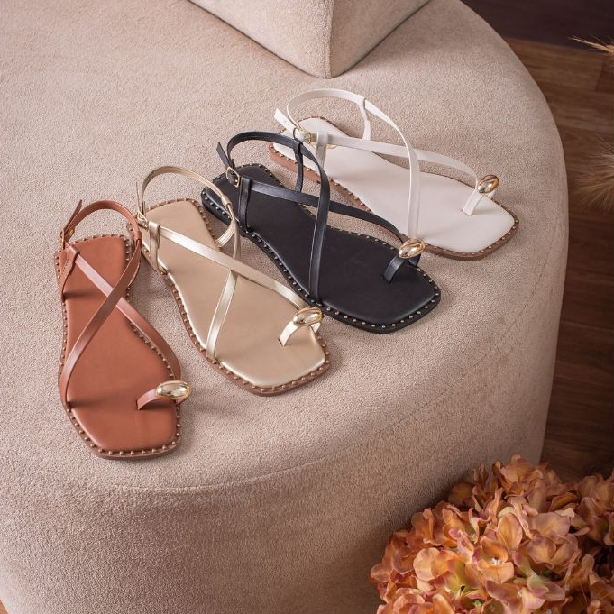 Sandália Rasteira Feminina Tira Cruzada Minimalista com Aplique Dourado no Dedo – Confortavel (FORMA GRANDE)
