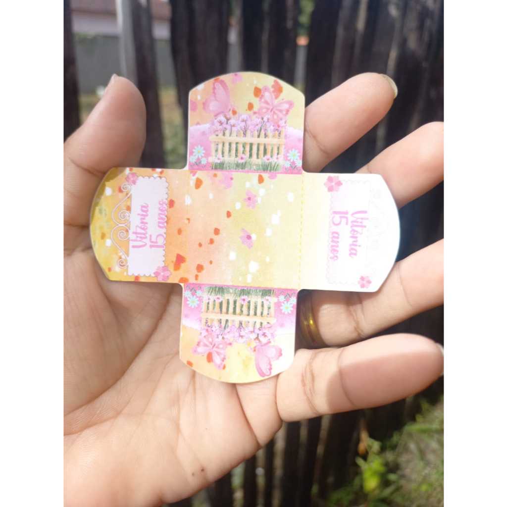 Tema Jardim das Borboletas - Forminhas Personalizadas de Doce Brigadeiro 4 Pétalas - Festa de aniversário - Lembrancinha