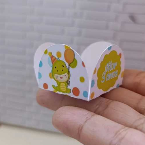 Kit Forminhas Para Doces e Brigadeiro Dino Baby 4 Pétalas Personalizadas Dinossauro Aniversário Festa