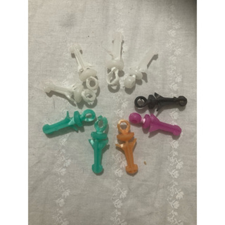 UM PINO PARA PESCOÇO  DE BONECA FASHION DOLL BARB em Oferta na Shopee