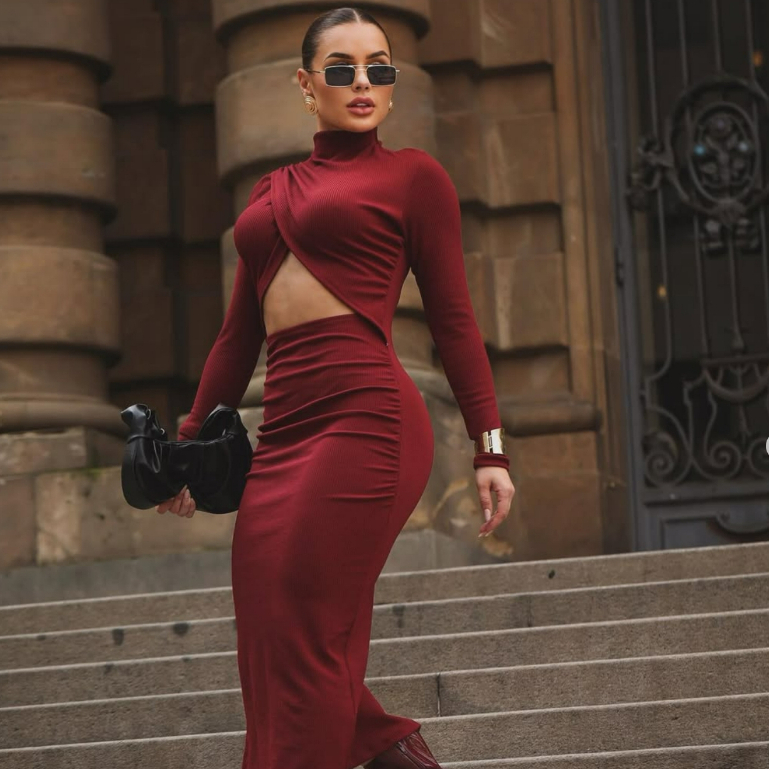 Vestido Longo de Outono/Inverno - Gola Alta com Recorte na Cintura + Fenda Lateral Sexy