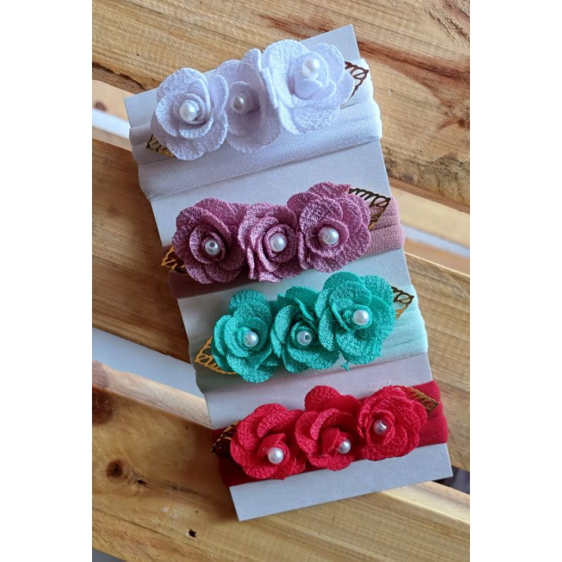 Kit com 4 Tiaras Flor de Tecido – com Folhas Douradas e Pérolas – Cores Sortidas – Saída de Maternidade RN