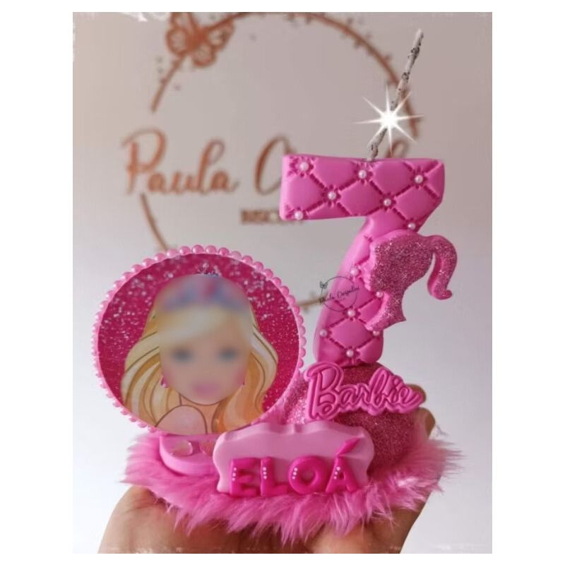 Vela personalizada em Biscuit Barbi – Tema Boneca fashion com plumas e brilho em Oferta na Shopee