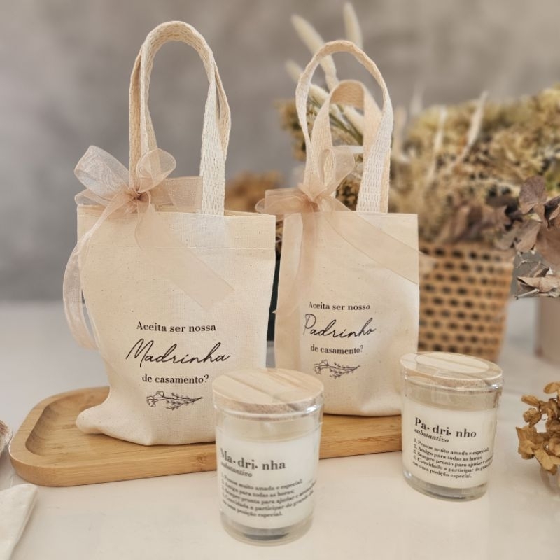 Presente para Padrinhos e Madrinhas de Casamento – Kit com Vela Aromática e Sacola Personalizada em Algodão Cru