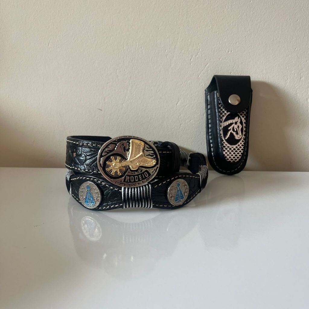 Combo Cinto Infantil Nossa Senhora Preto Couro Legítimo + Bainha de Canivete Preta Cavalinho Couro Legítimo Estilo