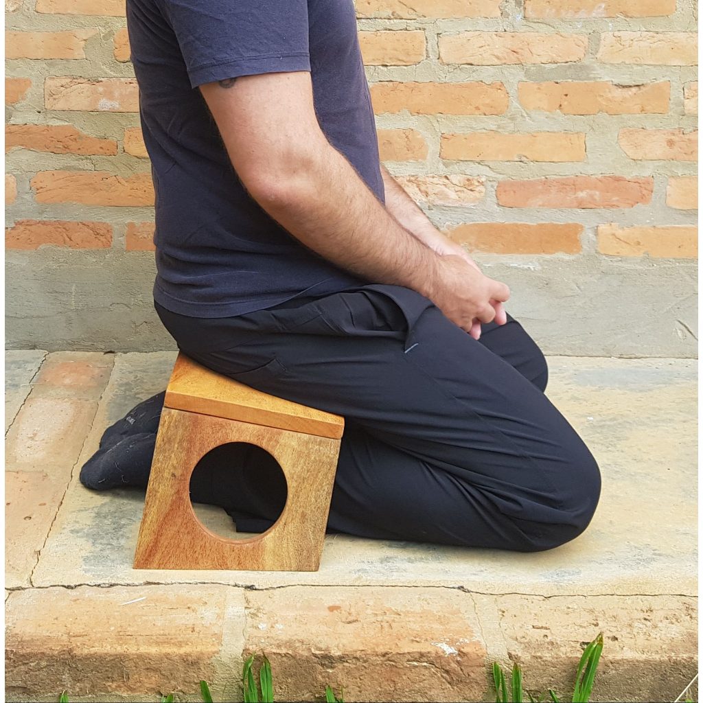 Imagem Banquinho Meditação, Yoga, Oração e Postura Oriental Seiza com pés dobráveis