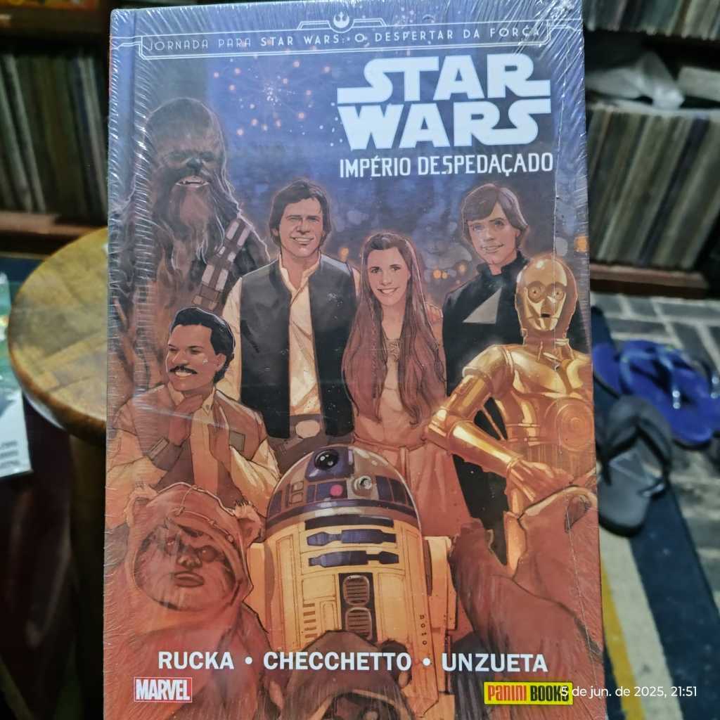 Coleção Star Wars, O despertar da força. Império despedaçado. Ano 2017. Capa dura novo lacrado.