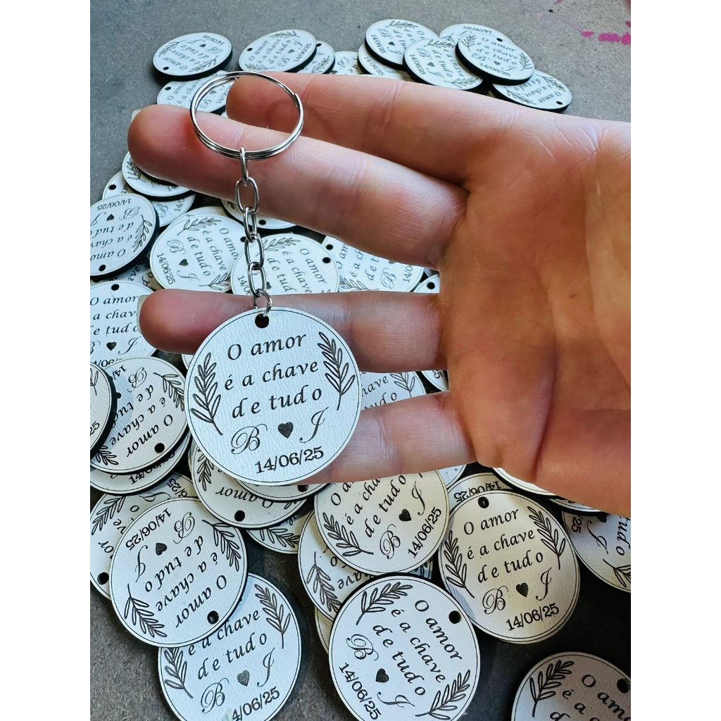 Chaveiro lembrancinha Noivado Casamento O amor é a chave de tudo PERSONALIZADO com iniciais do casal em Oferta na Shopee