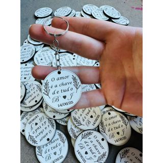 Chaveiro lembrancinha Noivado Casamento O amor é a chave de tudo PERSONALIZADO com iniciais do casal em Oferta na Shopee