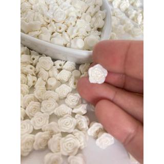 Miçanga Flor Passante Leitosa 8mm 50pçs em Oferta na Shopee