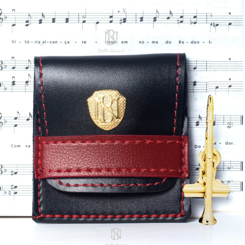 Prendedor partitura folhas de hinário modelo Clarinete com flash de ouro 2 unidades.