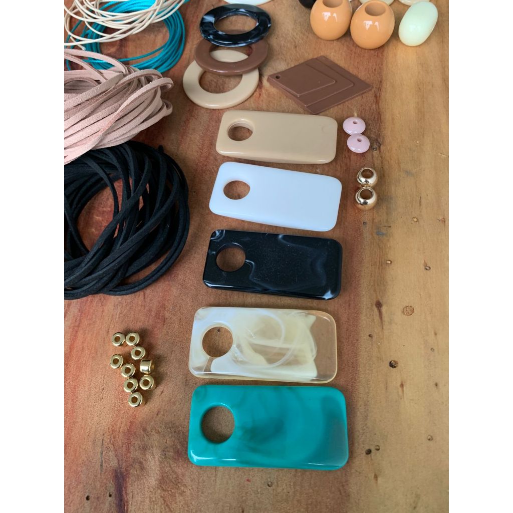 kit montagem faça você mesmo 10 colares longos em Oferta na Shopee