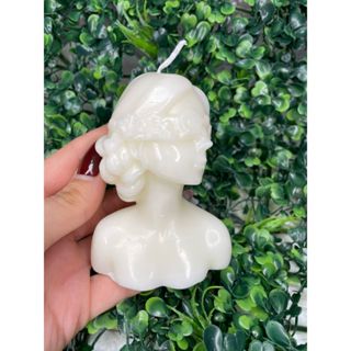 Vela Aromática em formato Mulher Vendada - 95 Gramas em Oferta na Shopee