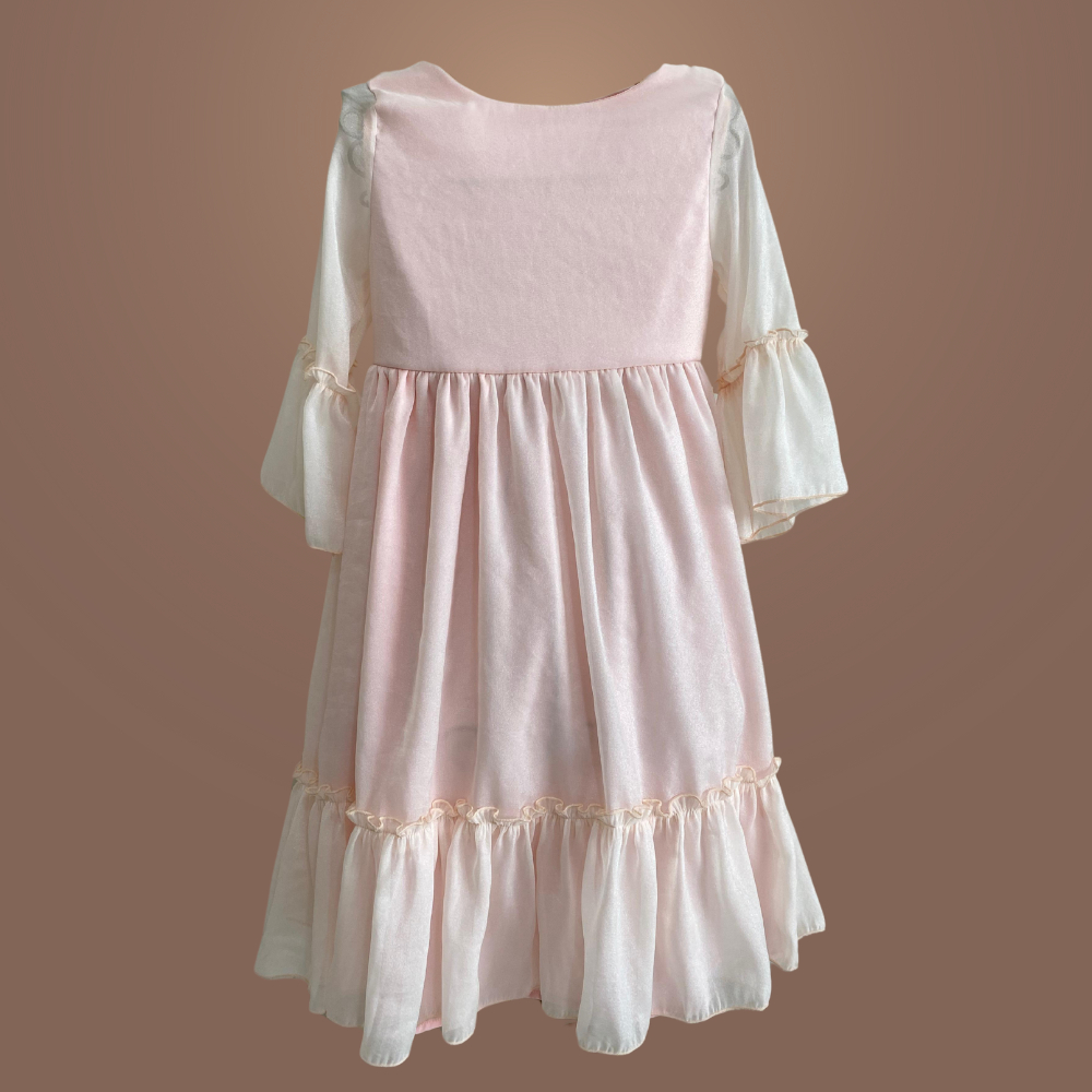 Vestido Infantil Organza Cristal – Modelo Sofisticado com Brilho Sutil para Festa e Casamento