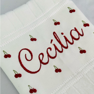 Toalha Bordada Personalizada com Cerejas e o Nome em Oferta na Shopee