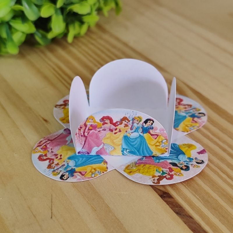 50 Forminhas Personalizadas de Doce Brigadeiro 4 Pétalas Festa Aniversário princesas Disney