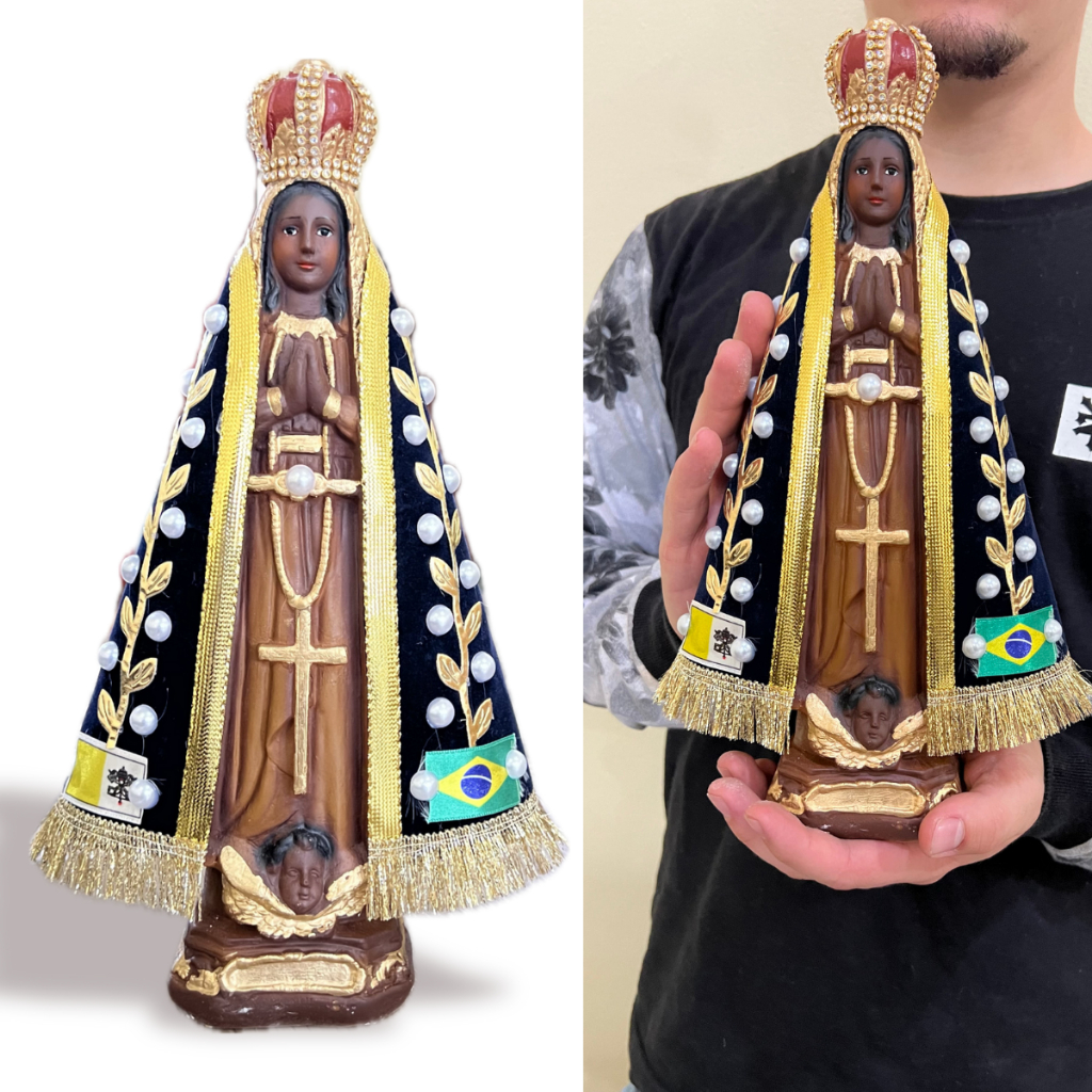 Imagem Nossa Senhora Aparecida 32 cm – Veludo Bordado + Pérolas • Qualidade Premium