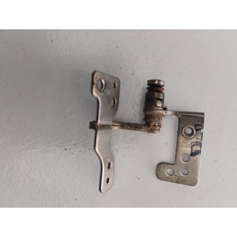dobradiça lado direito notebook Samsung rv411