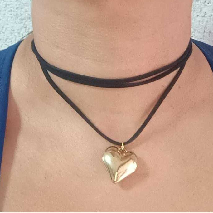 Cordão com Pingente de Coração em couro Preto Feminino - Novela atriz