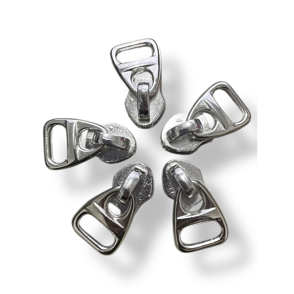 Cursor Zíper Passa Fita N°05/06 Niquelado - Cursor Haste Vazada Personalizável Cursor Zíper Passa Fita N°05/06 Niquelado - Cursor Haste Vazada Personalizável