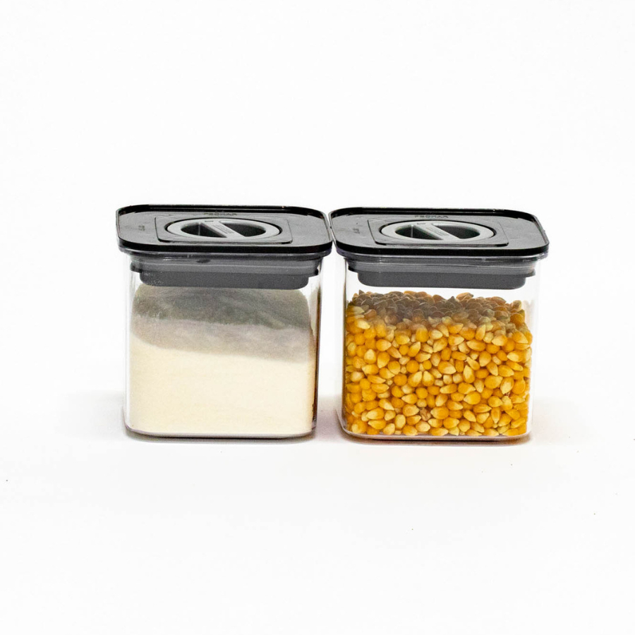 Kit 2 Potes Mantimento Quadrado Hermético 600ml Tampa Preta Com Trava Giratória Vedação Silicone Empilhável em Acrílico