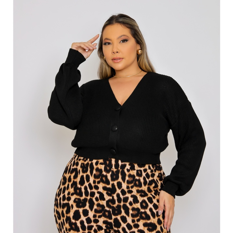 Casaco cropped Plus Size de tricô Premiu com botão forrado Moda Blogueira