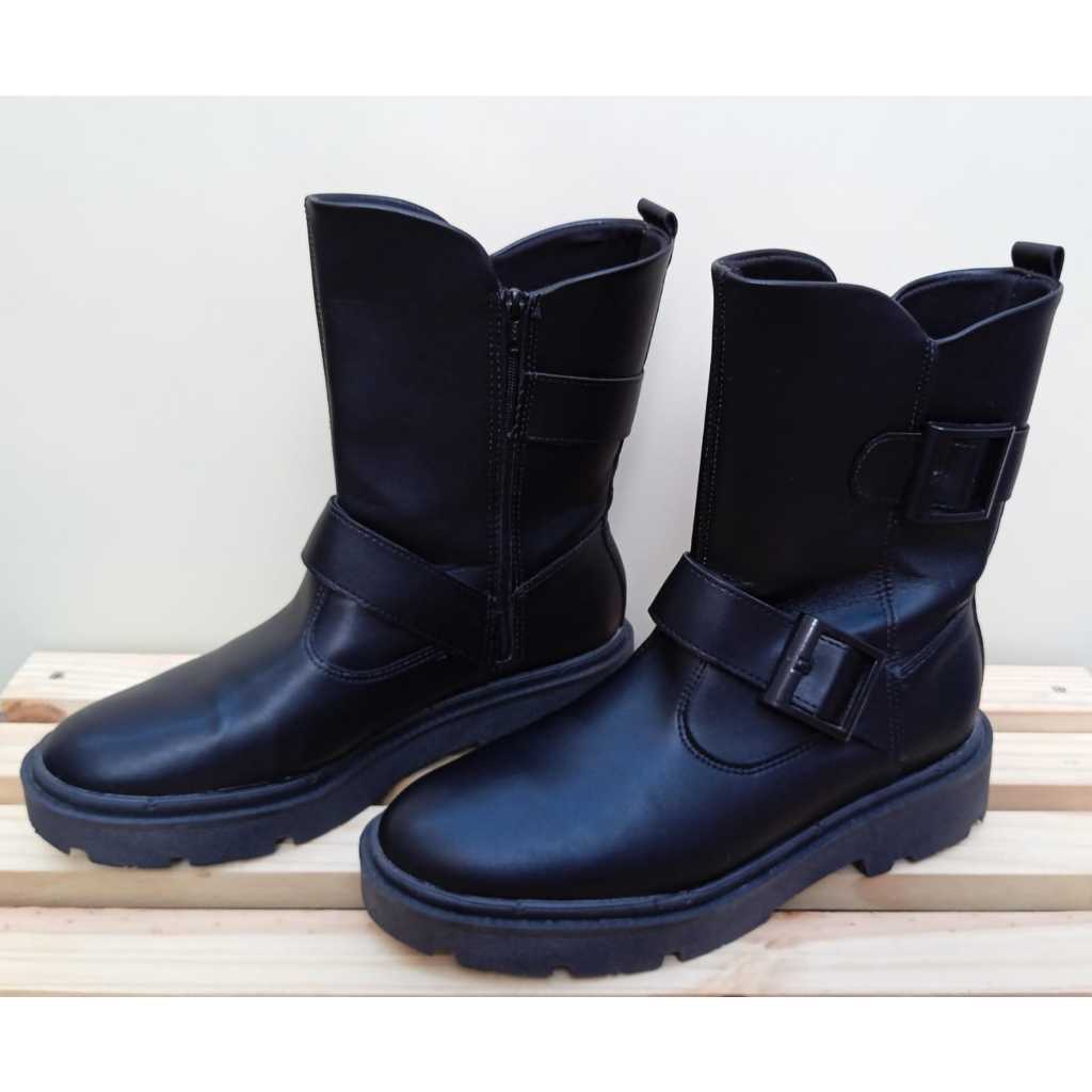 Bota feminina cano curto fivela Beira Rio USADO Bota – Leilão de Sobra de Estoque/Mostruário