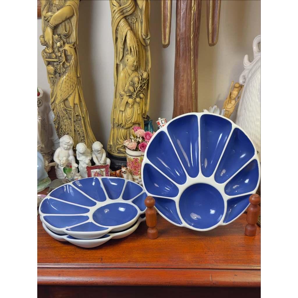 Antiga petisqueira em porcelana Steatita.