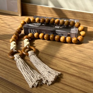 Colar cordão  Decorativo de Madeira para Mesa Centro Bandeja Sala Estilo Boho ( mede 1.08 a 1.10 m aproximadamente) em Oferta na Shopee