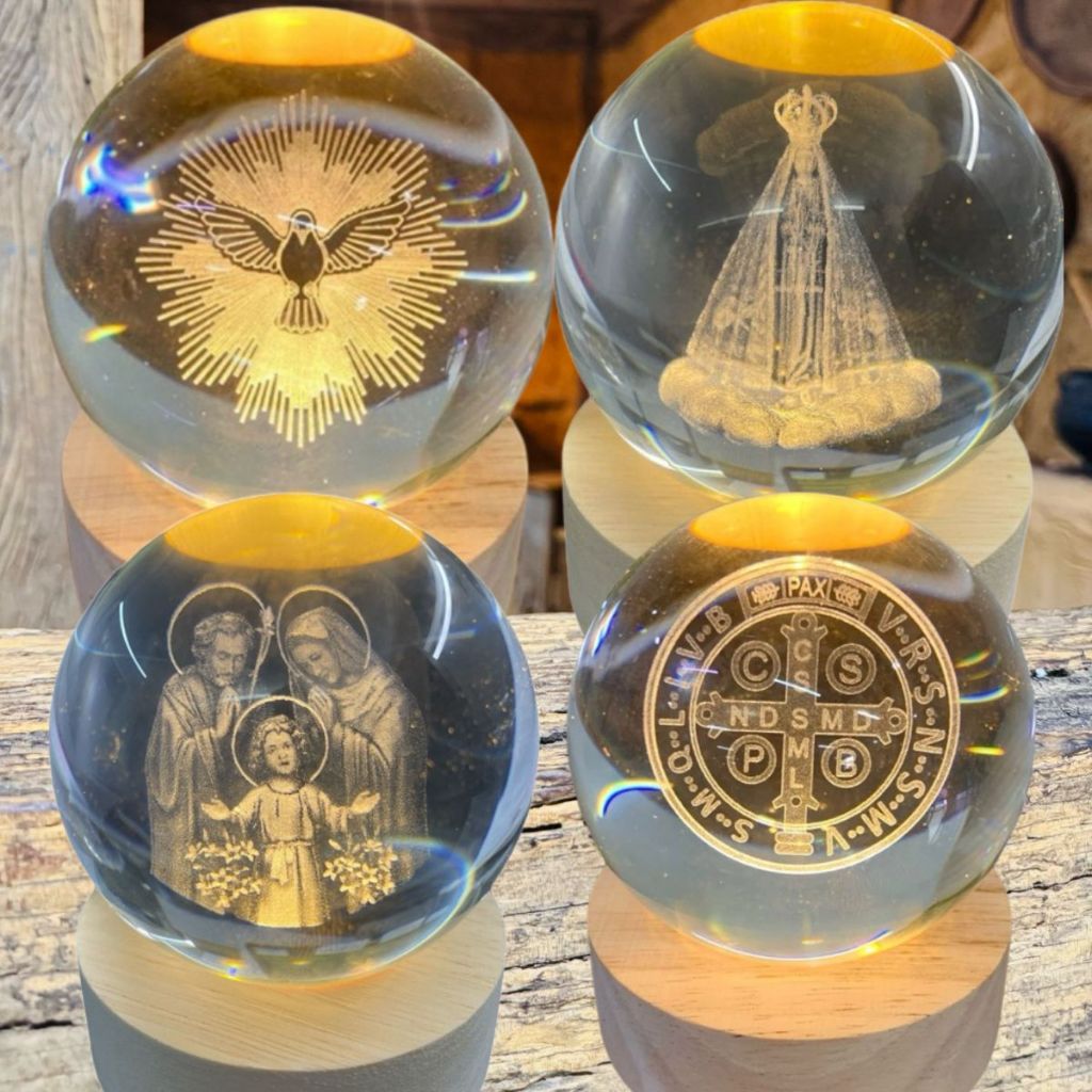 Luminária Mesa Bola de Cristal Catolica Base Madeira Bivolt com Luz LED 3d Decorativa em Oferta na Shopee