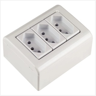 Tomada Tripla Sobrepor 2P+T 10A 250V Tramontina Branca em Oferta na Shopee