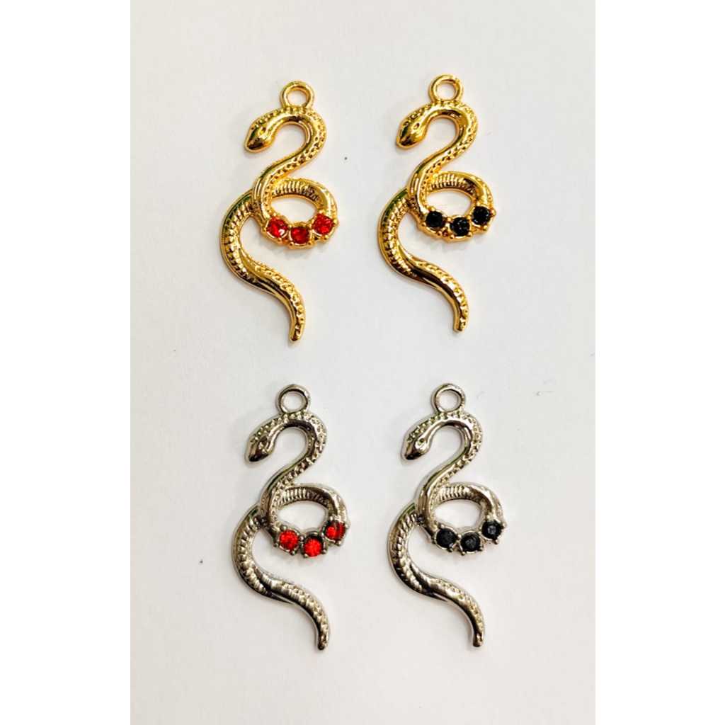 Pingente Cobra com Strass em Oferta na Shopee
