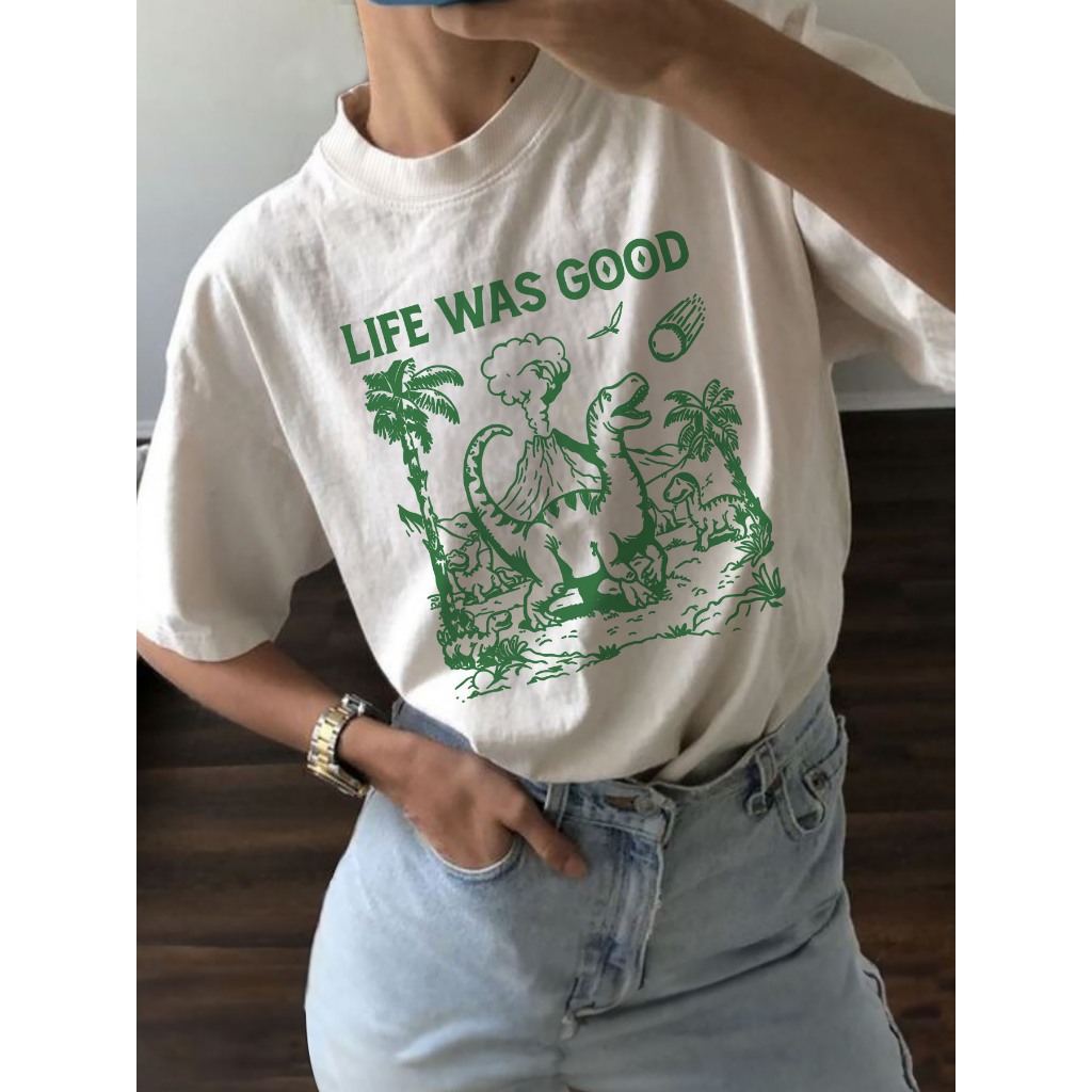 Camiseta Oversized ''A Vida Era Boa'' Dinossauro Tropical