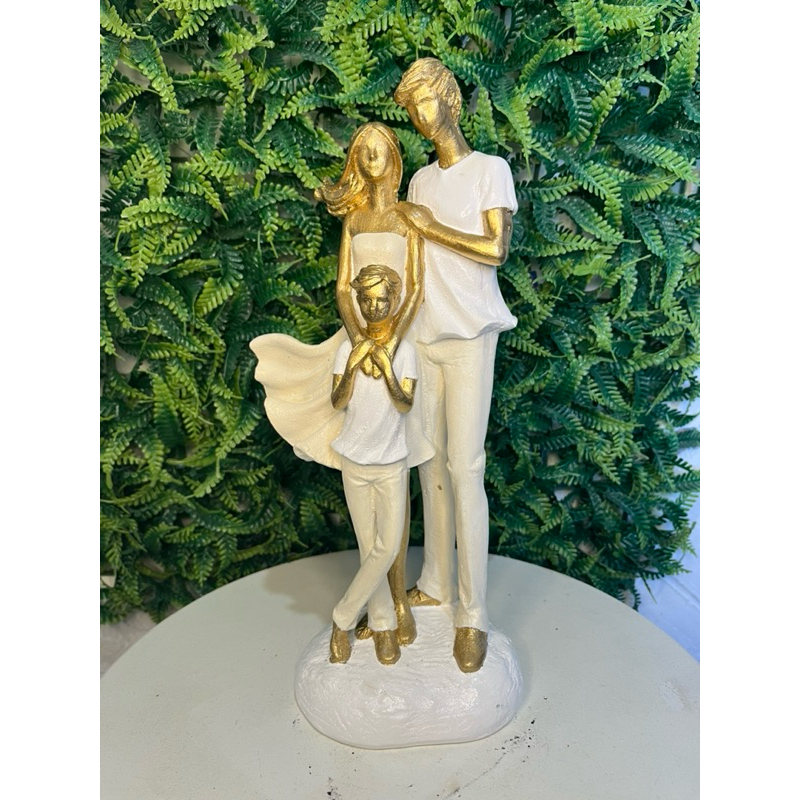 Escultura Estatua Estatueta Familia Tradicional- Mãe Pai E FIlho.