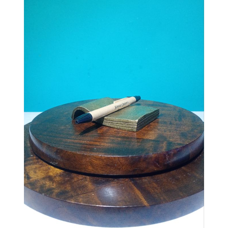 Antiga e linda escultura em bronze - Apoio para caneta Assinada : Anita Kaufmann