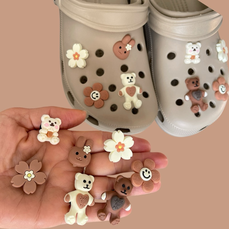 kits Botons/Pins emborrachado para calçados Babuchas  Ref: ursinhos marrom em Oferta na Shopee